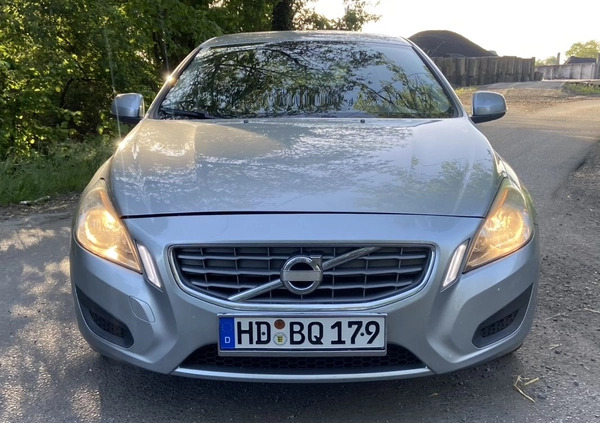 Volvo V60 cena 24900 przebieg: 177000, rok produkcji 2012 z Białogard małe 301